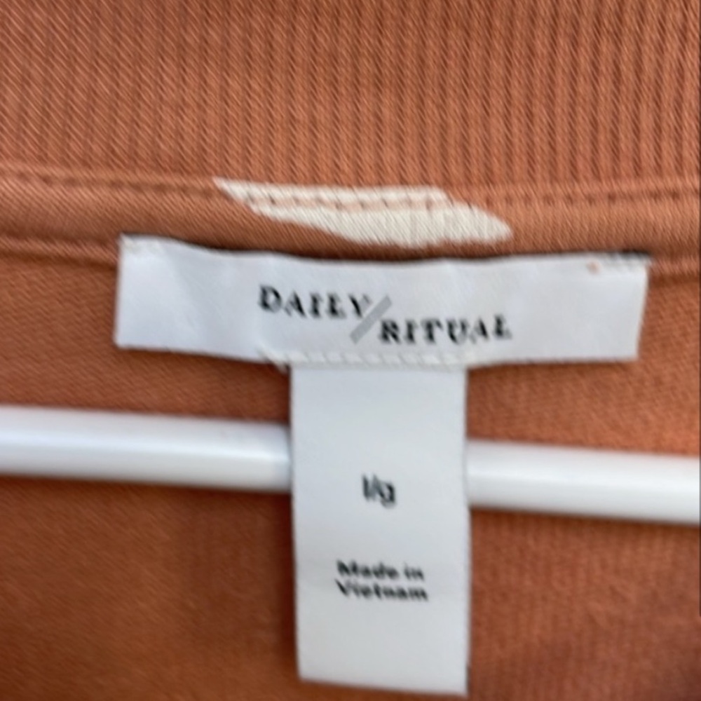 Daily Ritual Brown and White Crew Neck Sweater with Abstract Design - Picture 2 of 3